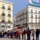Cola en la Puerta del Sol (Madrid) para adquirir billetes de la lotería de Navidad